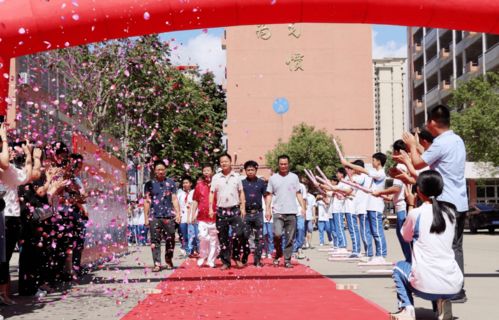 傳承紅色基因 燈塔領(lǐng)航青春 2021年揭陽市少先隊(duì)員離隊(duì) 入團(tuán)儀式暨14歲集體生日活動在惠來慈云實(shí)驗(yàn)中學(xué)舉行